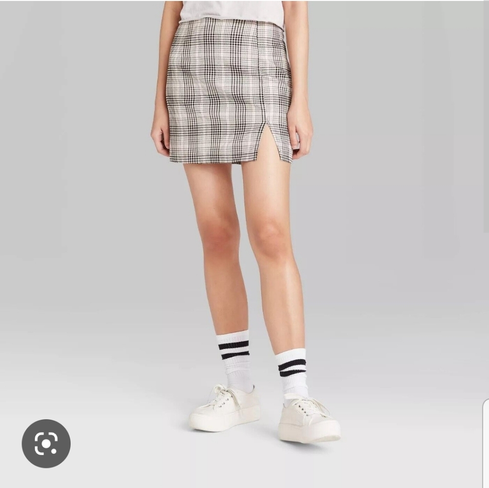 Plaid mini skirt wild fable size 8 black pink color slit side gingham medium